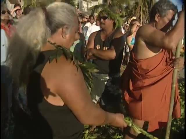 Canoe blessing and interview with Tetuakaro Michael Tavioni Te Rangi o Iwa in Lāhainā 6/30/2000